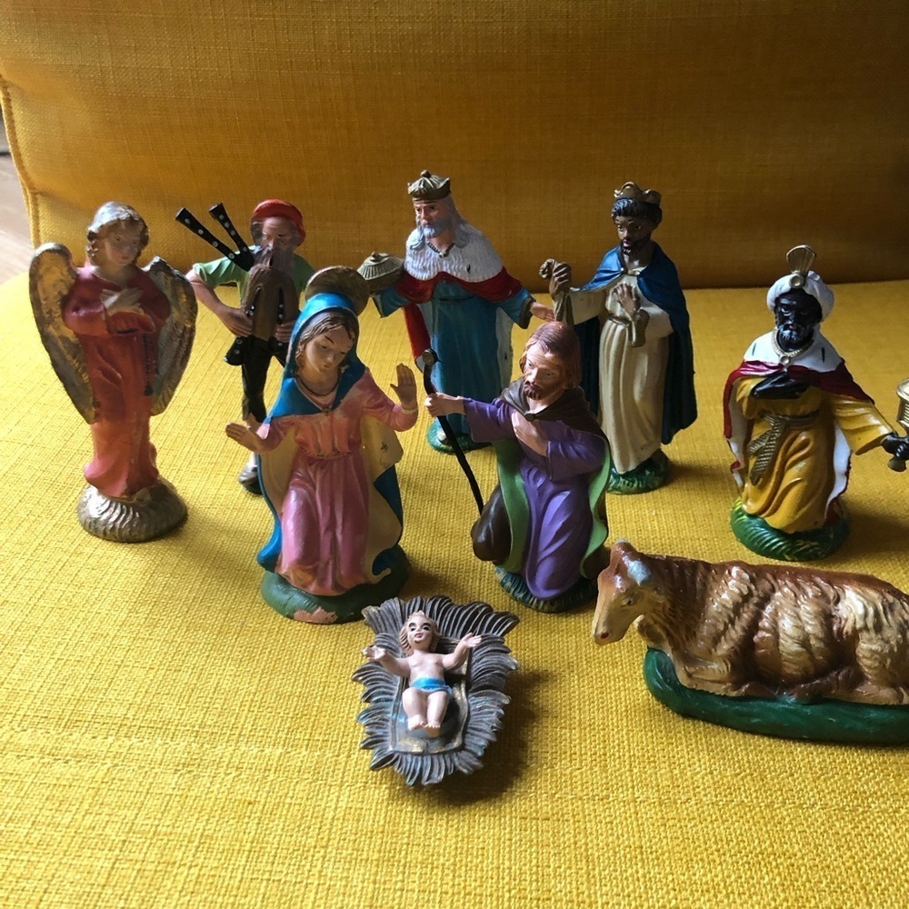 Vintage Italian Collectible Nativity Figurine Set - Picture 2 of 15